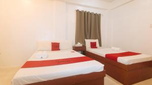 Postel nebo postele na pokoji v ubytování RedDoorz @ The Central Inn Boracay Island