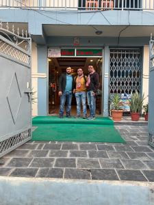 Επισκέπτες που μένουν στο Hotel Middle Point Pvt Ltd
