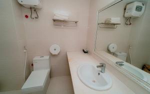 Bilik mandi di Hoa Hồng 1 Hotel SS by BAY LUXURY