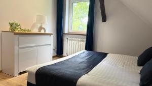 Una cama o camas en una habitación de LEŚNE ZACISZE Wisła - Jacuzzi, Bacówka, Niesamowite Widoki