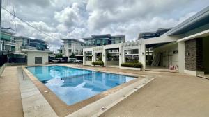 Hồ bơi trong/gần New Big Cozy 3 Bedroom House Blue