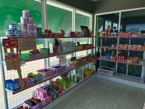 Supermarket nebo jiné obchody v  penzionu nebo okolí + 6 fotografií