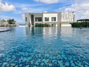 Kolam renang di atau dekat dengan Larkin bus terminal Doraemon Home by YHA