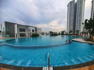 Kolam renang di atau dekat dengan Larkin bus terminal Doraemon Home by YHA
