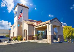 a building with an american flag in front of it at Baymont by Wyndham Barstow Historic Route 66 in Barstow