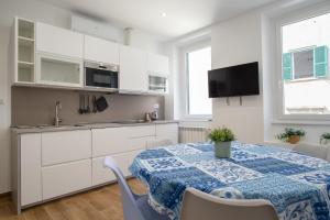 a kitchen and dining room with a table and chairs at Rhoome Holiday 1 in Rome