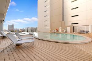 The swimming pool at or close to '18th in the Clouds' CBD Resort Living with Pool