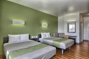 Postel nebo postele na pokoji v ubytování Motel 6-Weslaco, TX