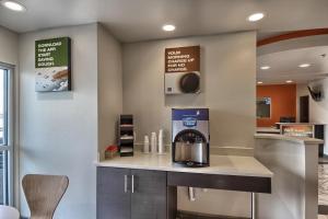Kuchyň nebo kuchyňský kout v ubytování Motel 6-Weslaco, TX