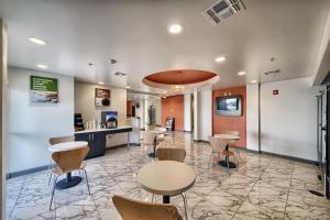 Kuchyň nebo kuchyňský kout v ubytování Motel 6-Weslaco, TX