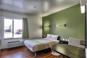 Postel nebo postele na pokoji v ubytování Motel 6-Weslaco, TX