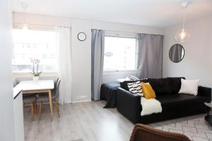 Ruang duduk di Center located, two-room flat with patio and WiFi +3 gambar