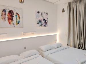 Katil atau katil-katil dalam bilik di Larkin bus terminal Doraemon Home by YHA