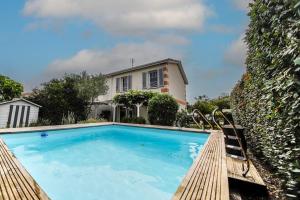 Swimmingpoolen hos eller tæt på Villa Andrina a Ares Bassin Arcachon