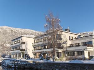 Innvik Fjordhotell om vinteren