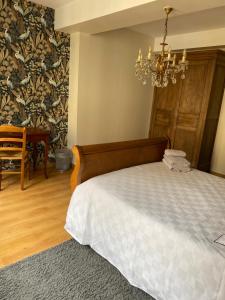 Łóżko lub łóżka w pokoju w obiekcie La Chambre d'Angèle