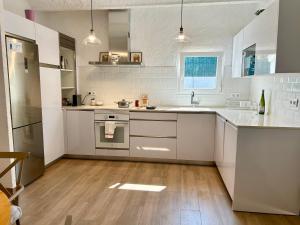 Kuchyň nebo kuchyňský kout v ubytování Formentera a la Costa Brava amb BBQ i jardí