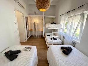 Postel nebo postele na pokoji v ubytování Formentera a la Costa Brava amb BBQ i jardí