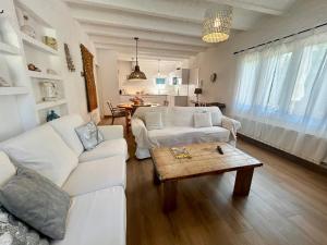 Posezení v ubytování Formentera a la Costa Brava amb BBQ i jardí