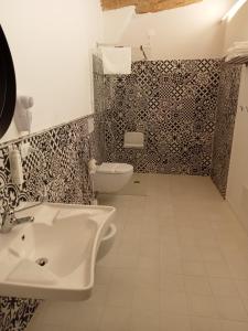 Vannituba majutusasutuses Dimora Donna Dora - Albergo Diffuso