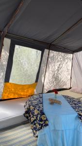 Postel nebo postele na pokoji v ubytování Camping Nature & Mer Tahadart - Tentes & Caravans