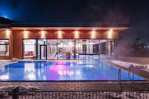 Sundlaugin á Bauernhof Hotel Oberschwarzach eða í nágrenninu