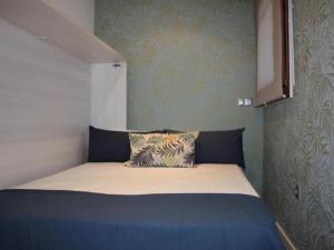 En eller flere senge i et værelse på 0340 Apartment in Vilanova de Arousa