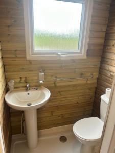 Bilik mandi di The Stables at Lower Carr Barn +38 gambar
