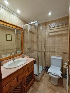 Koupelna v ubytování La casita de Chefy (Ajo) Nuevo chalet vacacional + 37 fotografií