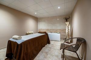 Postel nebo postele na pokoji v ubytování Aphrodite Beach Hotel