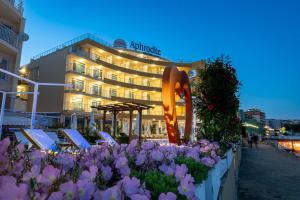 Budova, kde se hotel nachází + 37 fotografií
