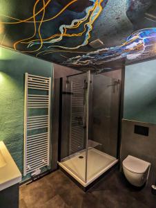 a bathroom with a toilet and a painting on the ceiling at Wilhelms Kojen - Backbordkoje in Wilhelmshaven +14 photos