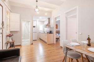 Kuchyňa alebo kuchynka v ubytovaní Fira Barcelona Apartment