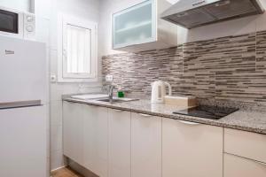 Kuchyňa alebo kuchynka v ubytovaní Fira Barcelona Apartment