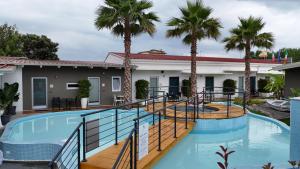 Bazén v ubytování B&B Resort El Bisagrà nebo v jeho okolí