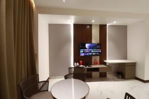 Galeriebild der Unterkunft Hotel Lémore Stay & Dine in Solapur + 28 Fotos