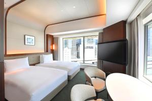 Postel nebo postele na pokoji v ubytování Marunouchi Hotel