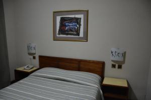 Rúm í herbergi á Manuela Residence