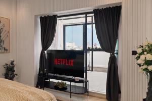 TV/trung tâm giải trí tại City view - Luxury Apartment A - Old City - Victoriei +17 ảnh