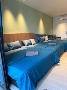 Postel nebo postele na pokoji v ubytování SS Staycation 2 Roxy Sematan Beach Apt