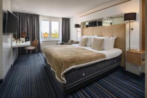 Postel nebo postele na pokoji v ubytování WestCord Hotel de Wadden