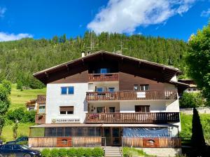a building with a balcony on a mountain at La Perla di Pera in Pera