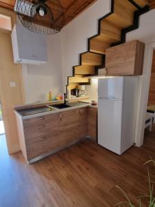 Kuchyň nebo kuchyňský kout v ubytování Room Sodja