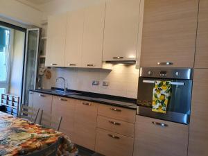 Dapur atau dapur kecil di Elisa House +18 gambar