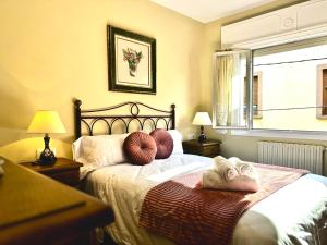 a bedroom with a bed with pillows and a window at Porta Cacheiras in Villanueva de Arosa