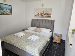Postel nebo postele na pokoji v ubytování Vila Dvorski