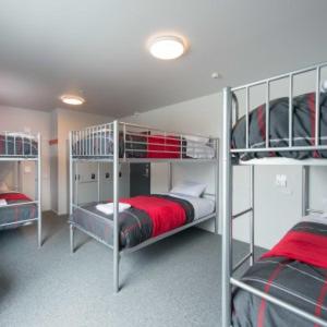 Postel nebo postele na pokoji v ubytování Wallaby Backpackers Hostel Perth - note - Valid passport required to check in -