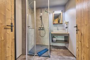 Vannituba majutusasutuses Eibinghof BED & BREAKFAST & SWIM