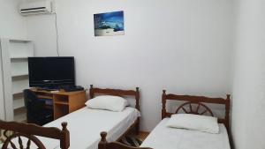 TV a/nebo společenská místnost v ubytování Guesthouse Sinani