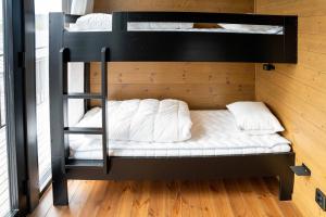 The Riverside Mountain Lodge - 110sqm clam luxury - including bed linens, towels,客房内的一张或多张床位